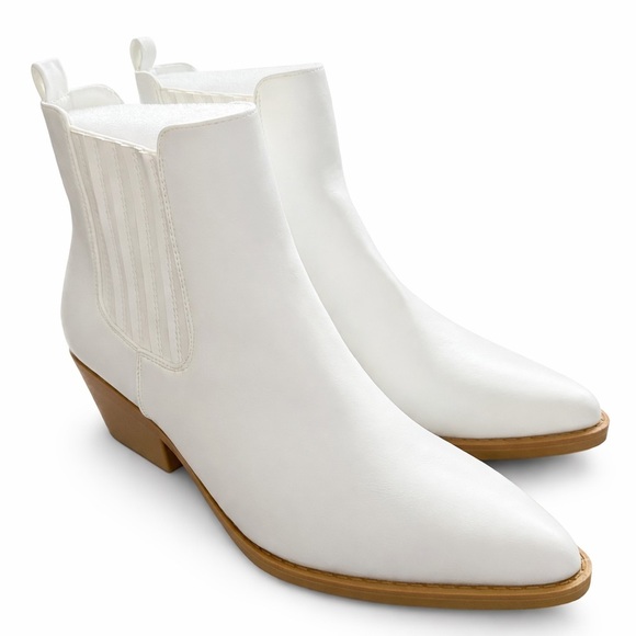 !D!FU Shoes - !D!FU White Pointed Toe Chelsea Ankle Boots Block Heel Women’s 8.5 NWOB